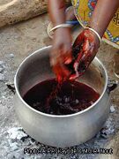 extraction du colorant en frottant les tiges